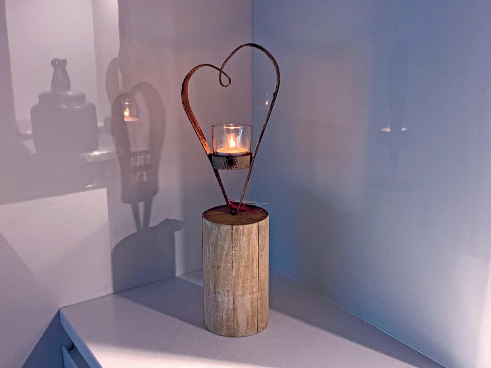 Metal Heart T Light Candle Holder